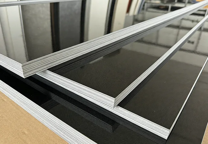 Характеристиките на PET Mirror Carbon Crystal Wall Panel.